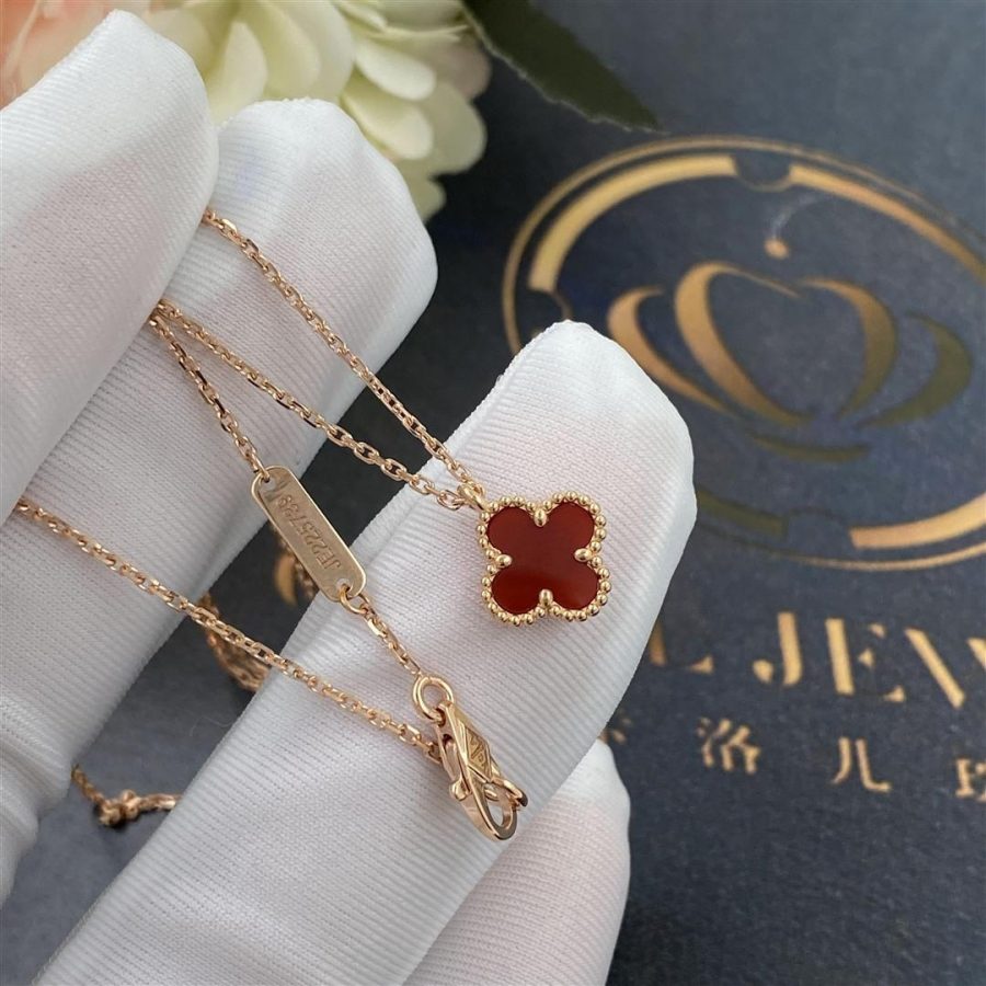 Van Cleef & Arpels Sweet Alhambra pendant Rose gold, Carnelian VCARN59M00