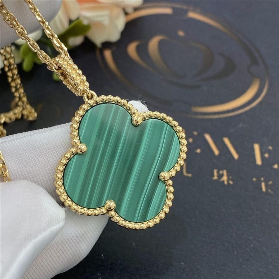 Van Cleef & Arpels Magic Alhambra long necklace, 1 motif Yellow gold, Malachite VCARO3MG00