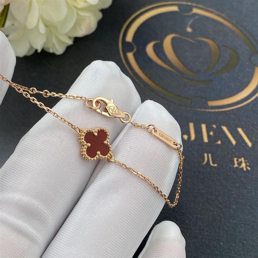 Van Cleef & Arpels Sweet Alhambra bracelet Rose gold, Carnelian VCARN59K00