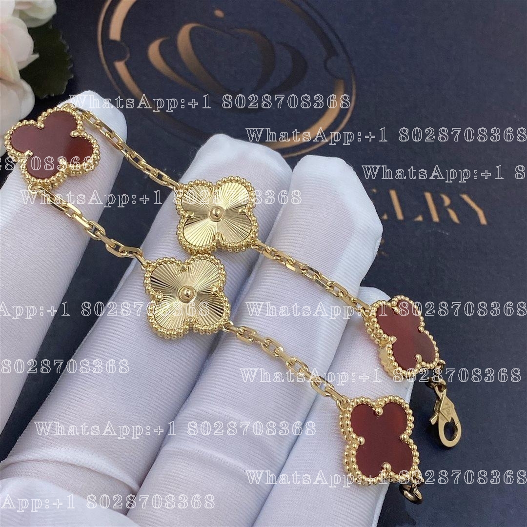 Van Cleef & Arpels Vintage Alhambra bracelet, 5 motifs VCARP7RP00 - Yellow Gold Edition