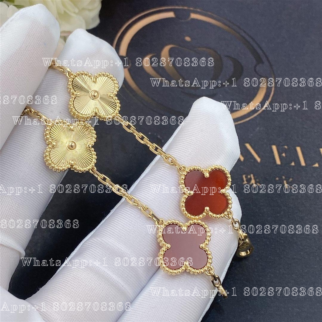 Van Cleef & Arpels Vintage Alhambra bracelet, 5 motifs VCARP7RP00 - Yellow Gold Edition