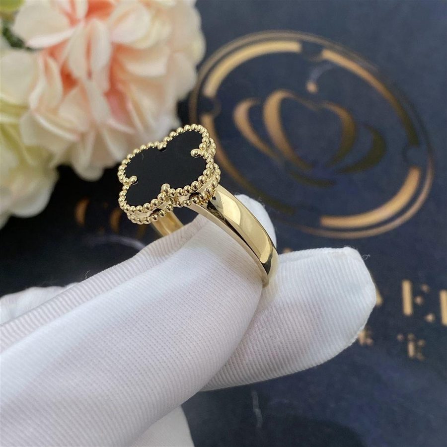 Van Cleef Arpels Vintage Alhambra ring Yellow gold, Onyx