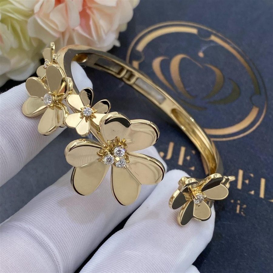 Van Cleef Arpels Frivole bracelet, 7 flowers, Yellow gold, Diamond VCARP6L200