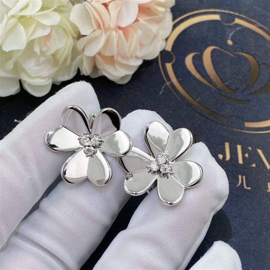 Van Cleef & Arpels Frivole earrings, large model White gold, Diamond VCARB65900