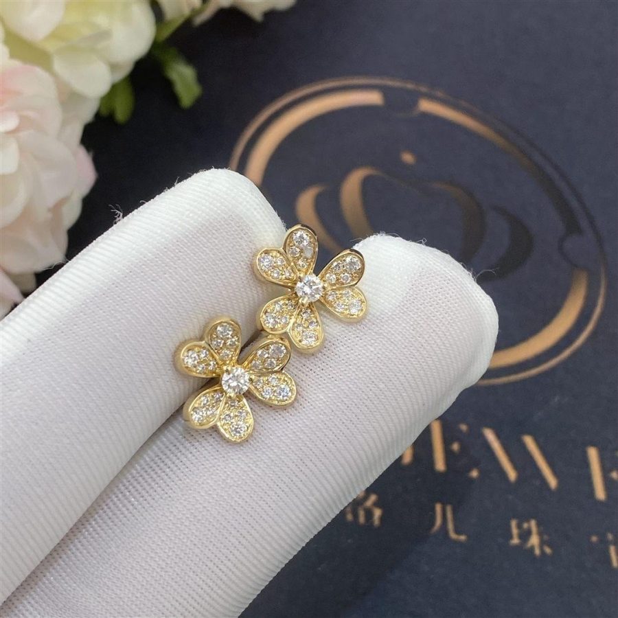 Van Cleef & Arpels Frivole earrings, mini model Yellow gold, Diamond VCARP24200