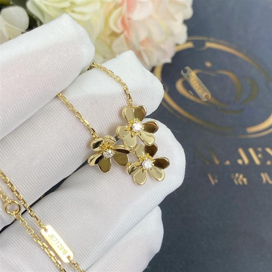 Van Cleef & Arpels Frivole pendant, 3 flowers, mini model Yellow gold, Diamond VCARP2DU00