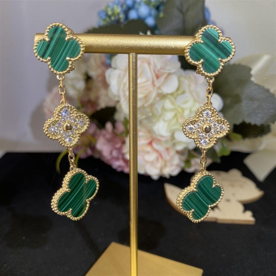 Van Cleef & Arpels Magic Alhambra earrings, 3 motifs Yellow gold, Diamond, Malachite VCARO9II00