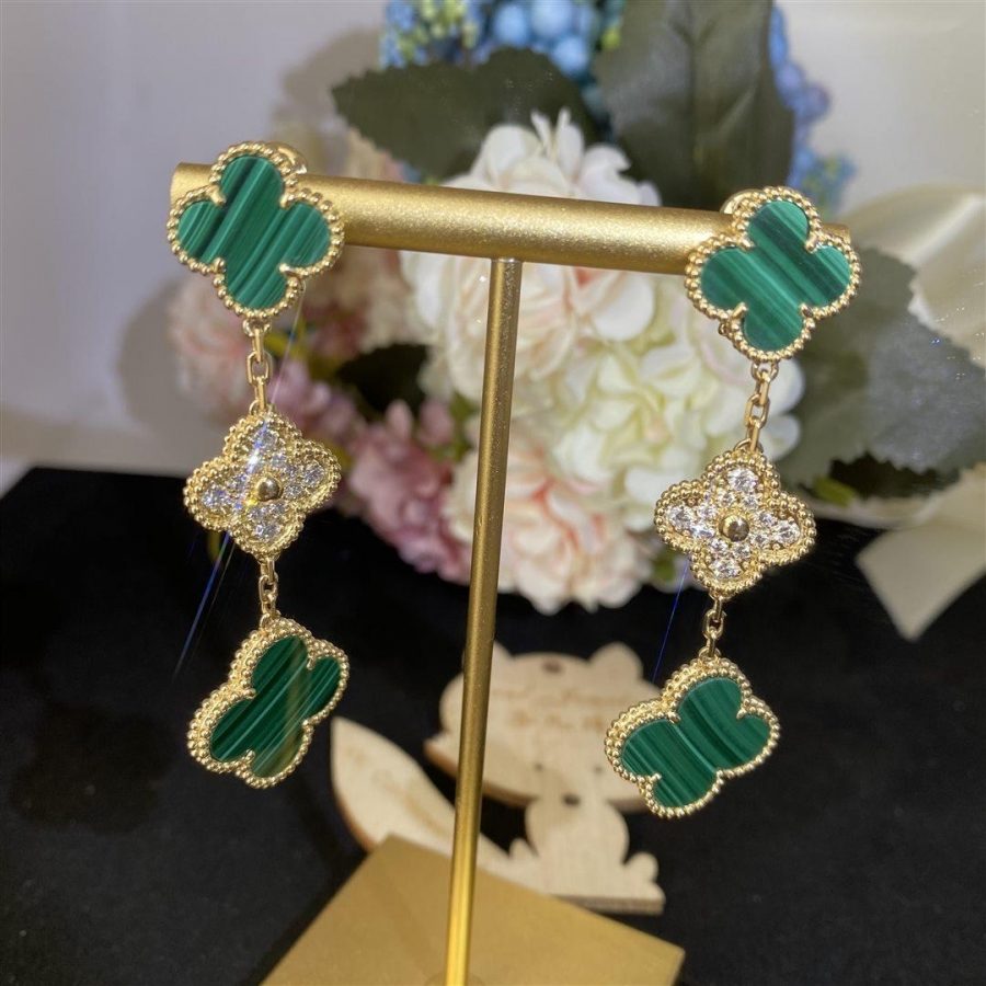 Van Cleef & Arpels Magic Alhambra earrings, 3 motifs Yellow gold, Diamond, Malachite VCARO9II00