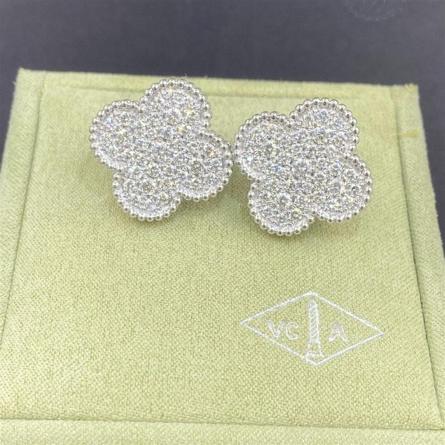 Van Cleef & Arpels Magic Alhambra earrings White gold, Diamond VCARN9ZR00