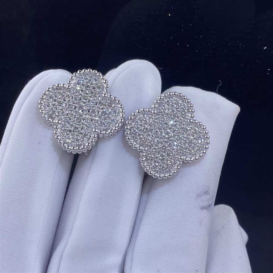 Van Cleef & Arpels Magic Alhambra earrings White gold, Diamond VCARN9ZR00