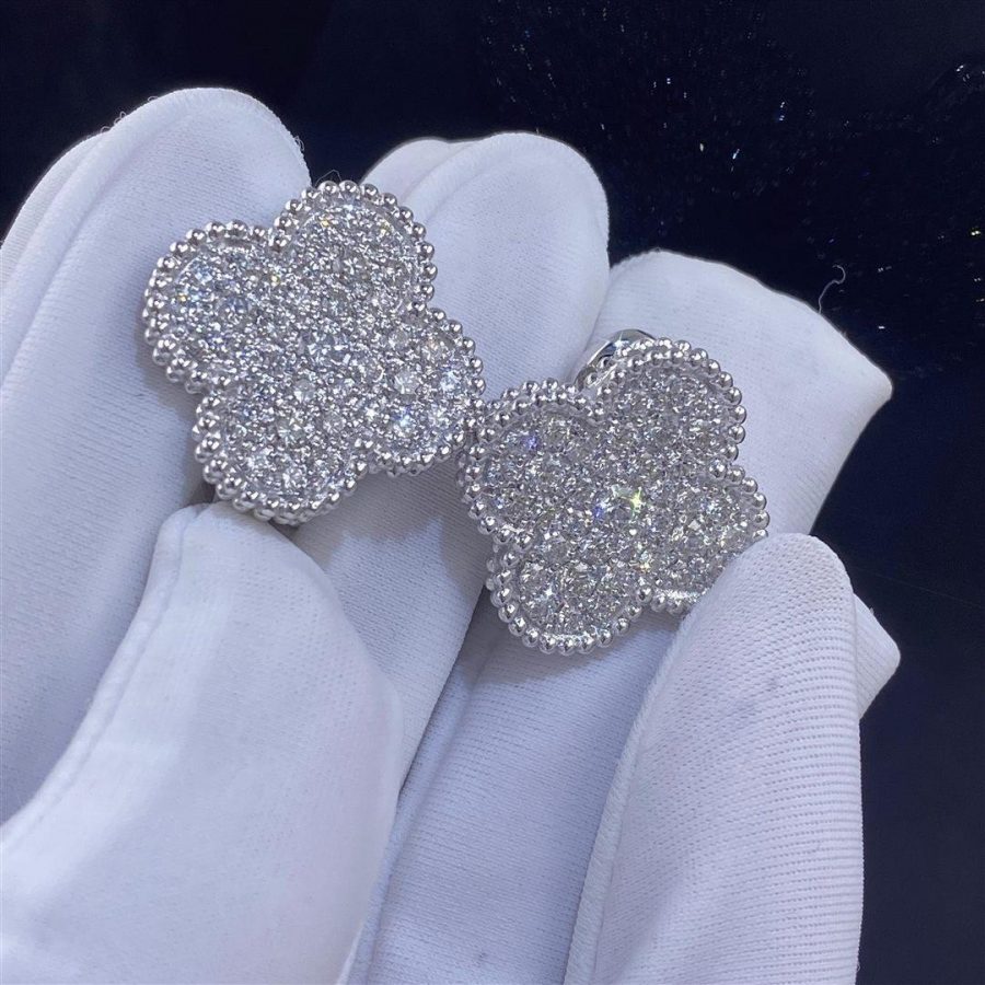 Van Cleef & Arpels Magic Alhambra earrings White gold, Diamond VCARN9ZR00