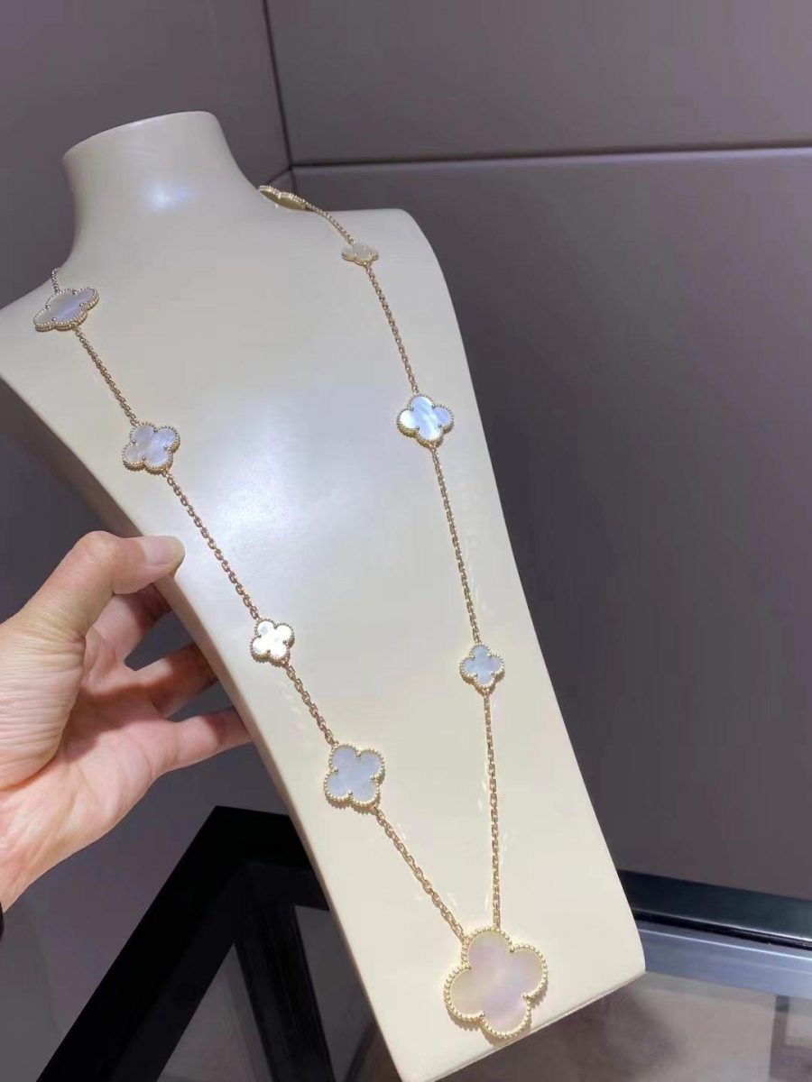 Van Cleef & Arpels Magic Alhambra long necklace, 11 motifs Yellow gold, Mother-of-pearl VCARD79500