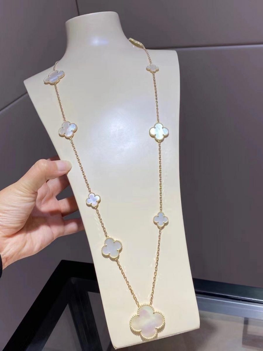 Van Cleef & Arpels Magic Alhambra long necklace, 11 motifs Yellow gold, Mother-of-pearl VCARD79500