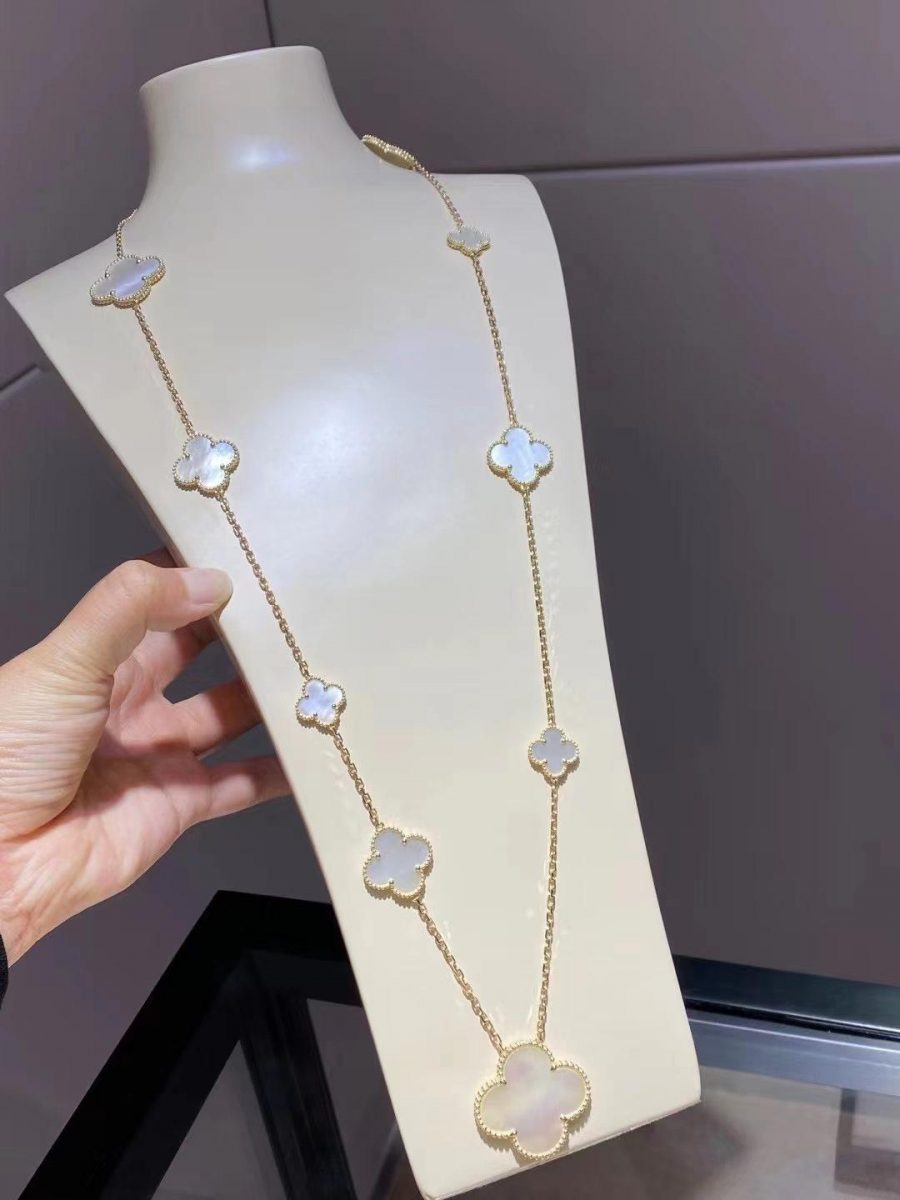 Van Cleef & Arpels Magic Alhambra long necklace, 11 motifs Yellow gold, Mother-of-pearl VCARD79500