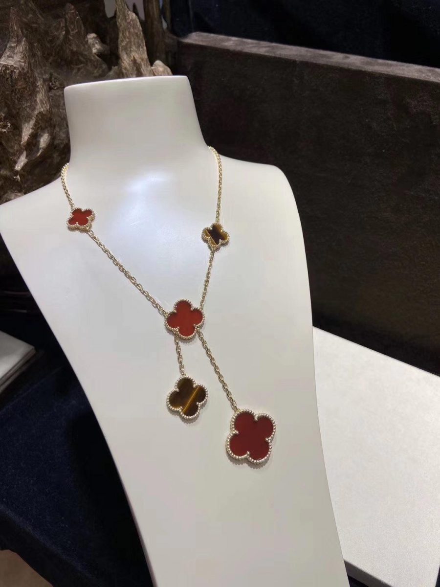 Van Cleef & Arpels Magic Alhambra necklace, 6 motifs Yellow gold, Carnelian, Tiger Eye VCARN5JP00