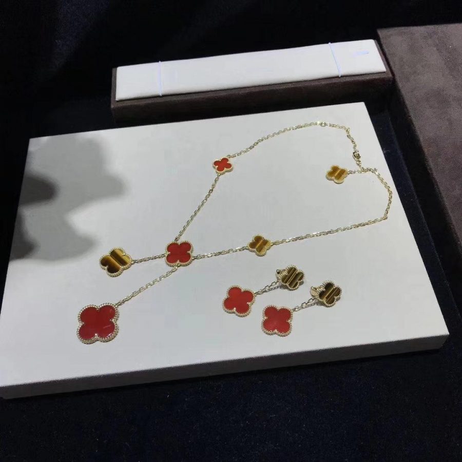 Van Cleef & Arpels Magic Alhambra necklace, 6 motifs Yellow gold, Carnelian, Tiger Eye VCARN5JP00