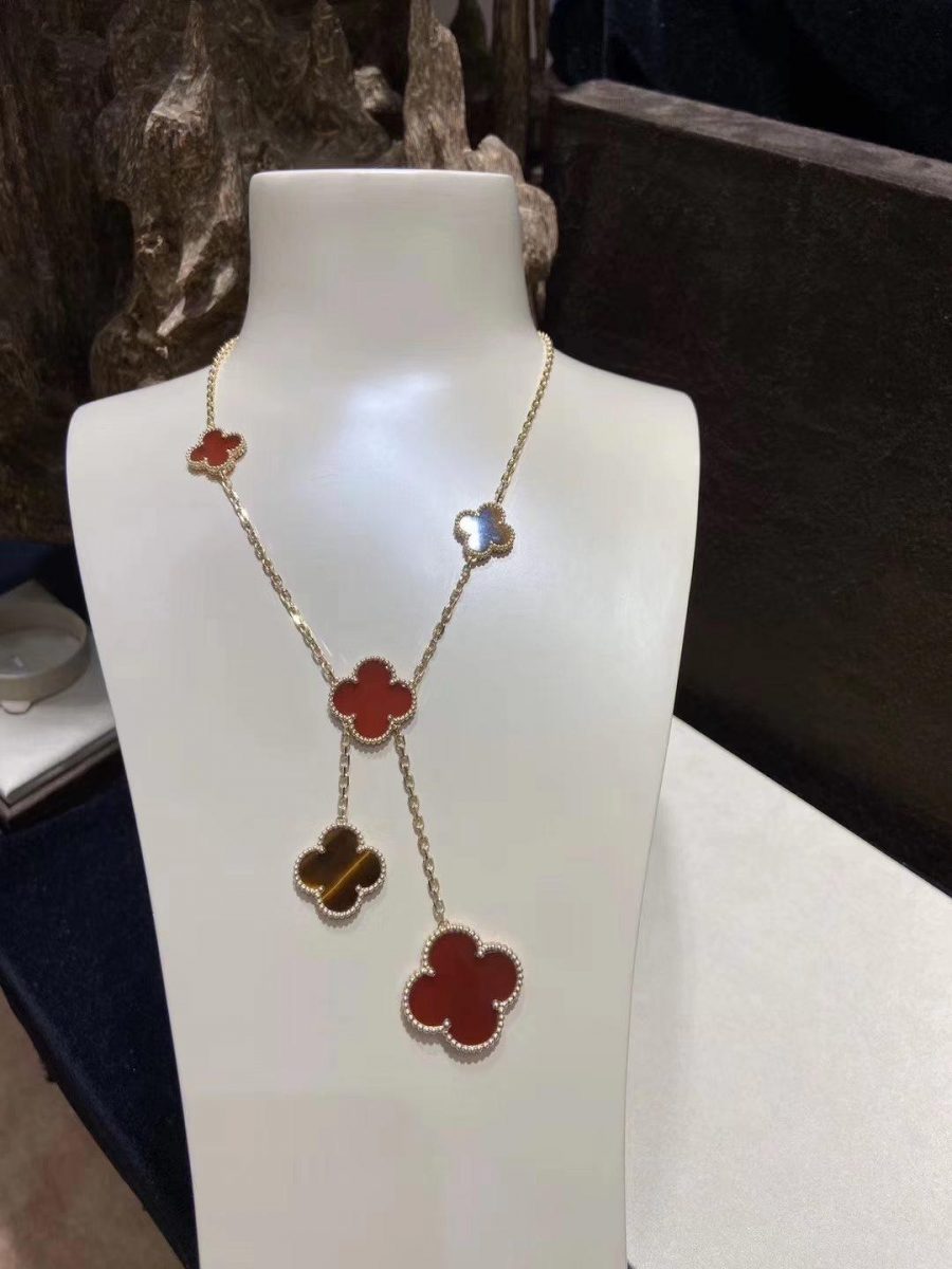 Van Cleef & Arpels Magic Alhambra necklace, 6 motifs Yellow gold, Carnelian, Tiger Eye VCARN5JP00