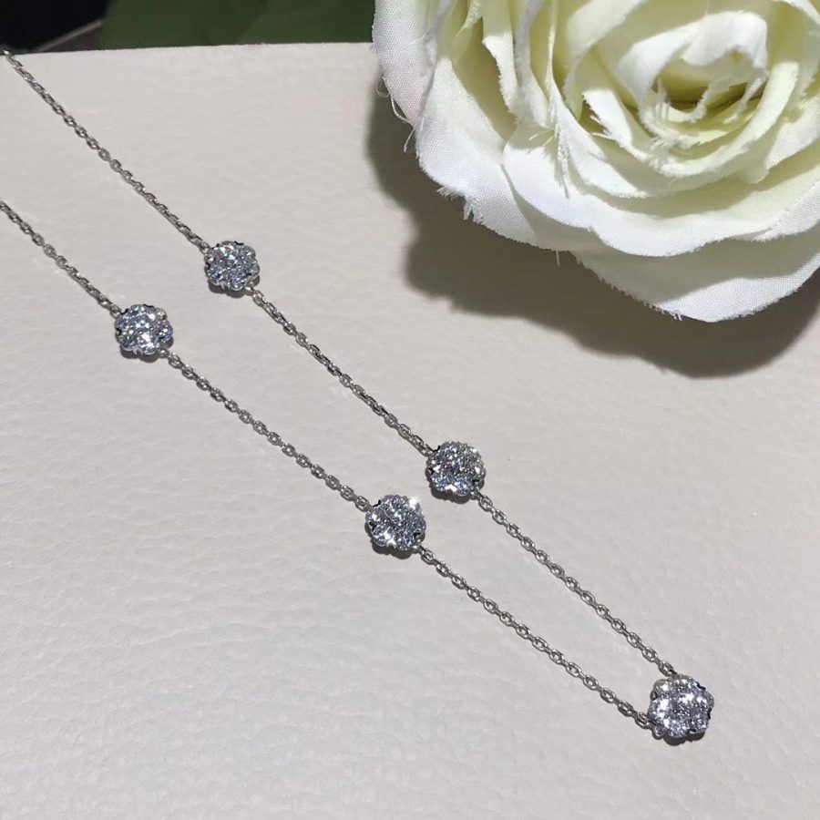 Van Cleef & Arpels Fleurette necklace, 5 flowers, large model White gold, Diamond VCARA47600