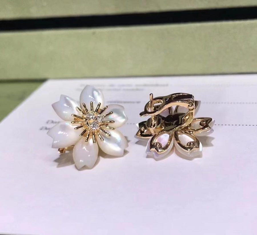 Van Cleef & Arpels Rose de Noël earrings, mini model Yellow gold, Diamond, Mother-of-pearl VCARP7RV00