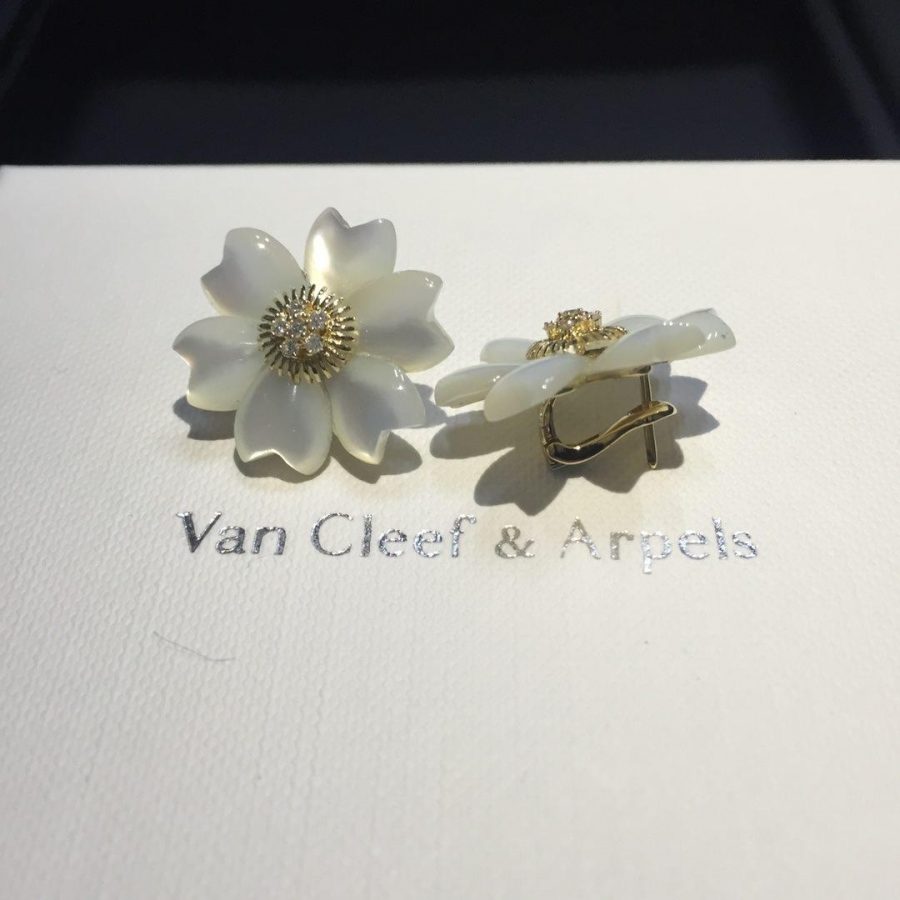 Van Cleef & Arpels Rose de Noël earrings, small model Yellow gold, Diamond, Mother-of-pearl VCARA55600