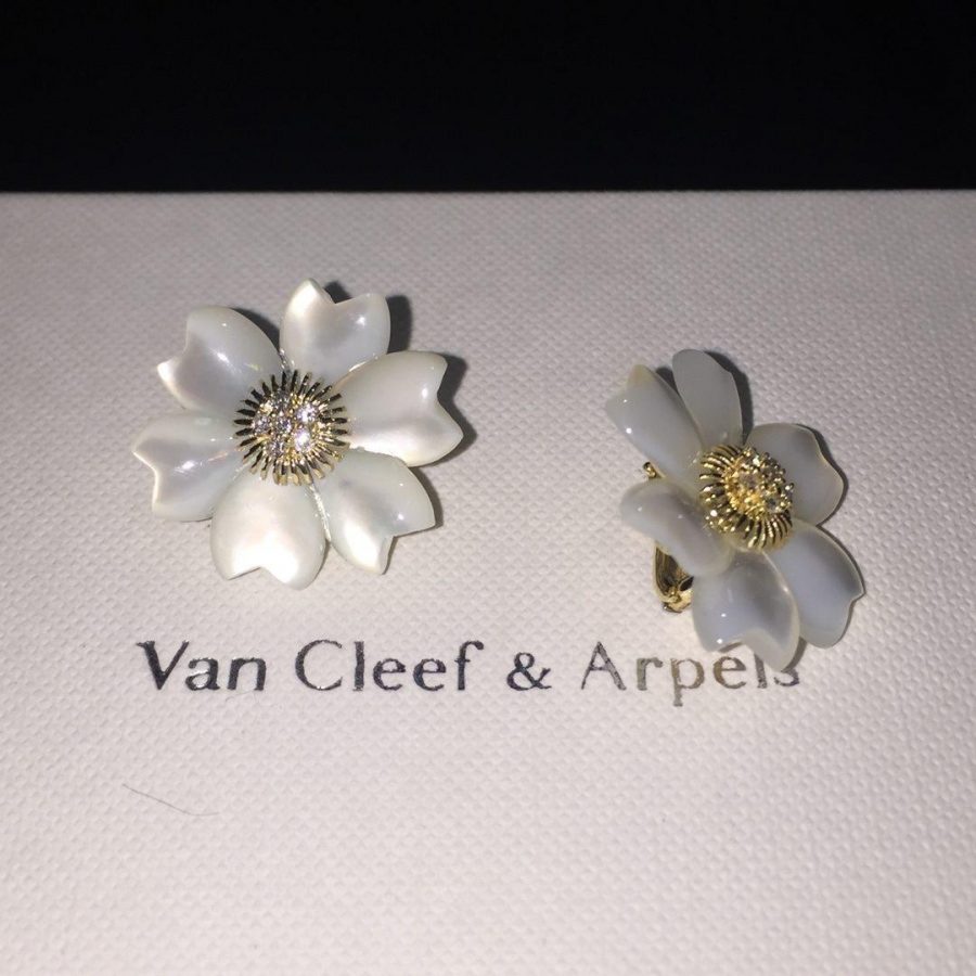 Van Cleef & Arpels Rose de Noël earrings, small model Yellow gold, Diamond, Mother-of-pearl VCARA55600