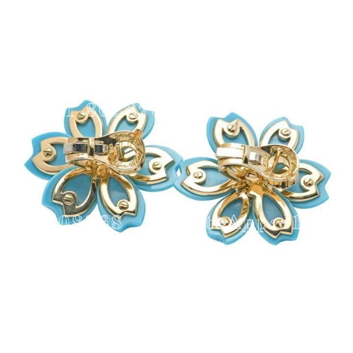 Van Cleef & Arpels Rose de Noël earrings, small model Yellow gold, Diamond, Turquoise