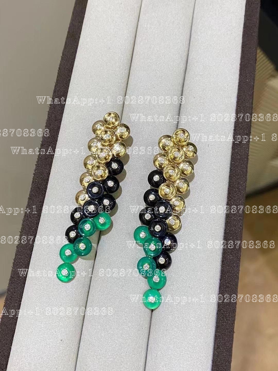 Van Cleef & Arpels Bouton d'or earrings Yellow gold, Chrysoprase, Diamond, Onyx VCARO77200