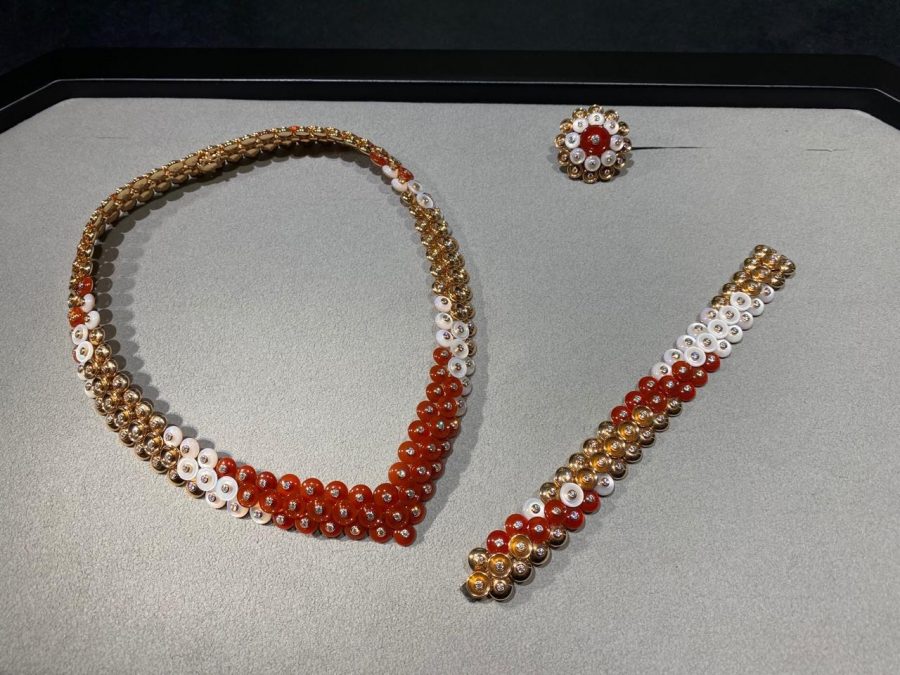 Van Cleef & Arpels Bouton d'or necklace Rose gold, Carnelian, Diamond, Mother-of-pearl VCARO7GI00