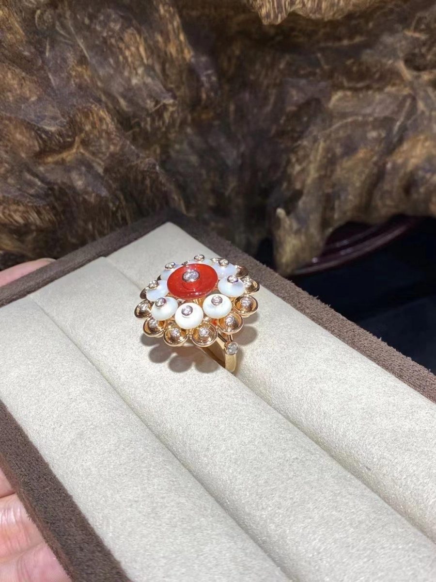 Van Cleef & Arpels Bouton d'or ring Rose gold, Carnelian, Diamond, Mother-of-pearl VCARO9MV00