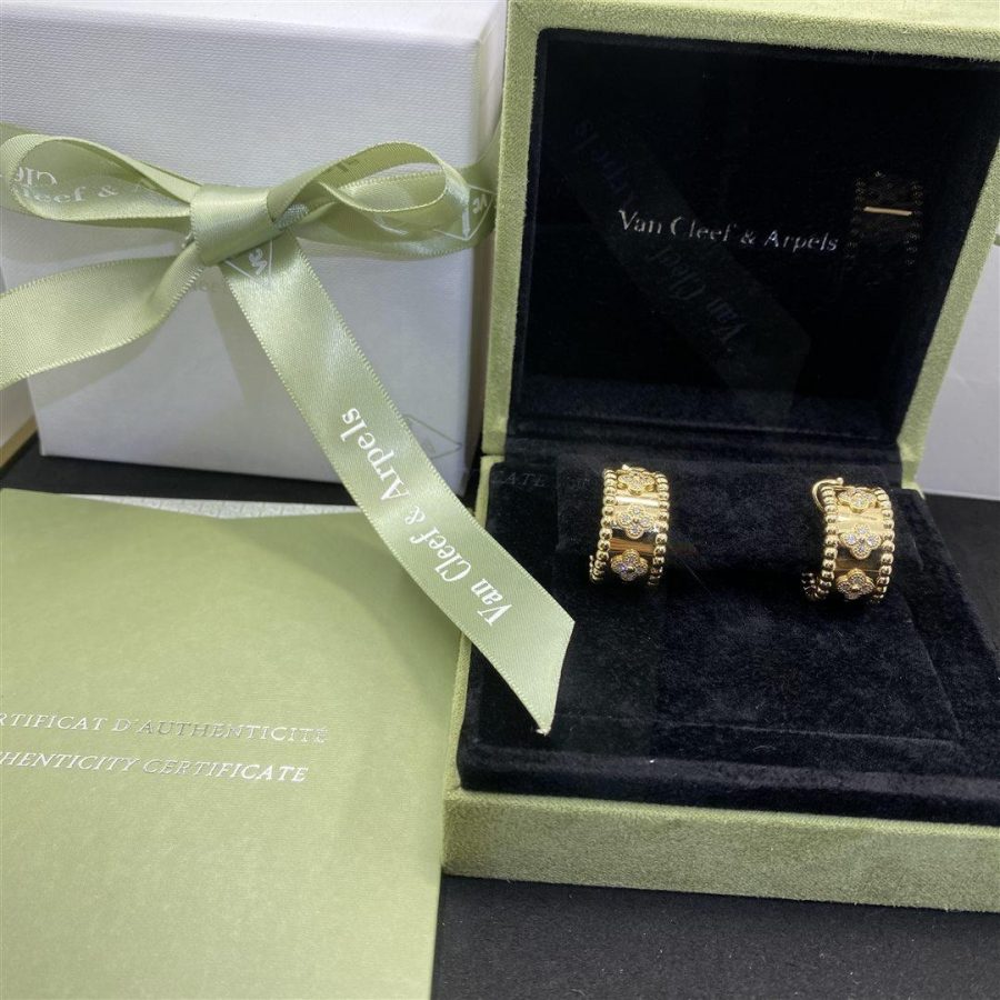 Van Cleef & Arpels Perlée clovers hoop earrings Yellow gold, Diamond VCARO3YE00