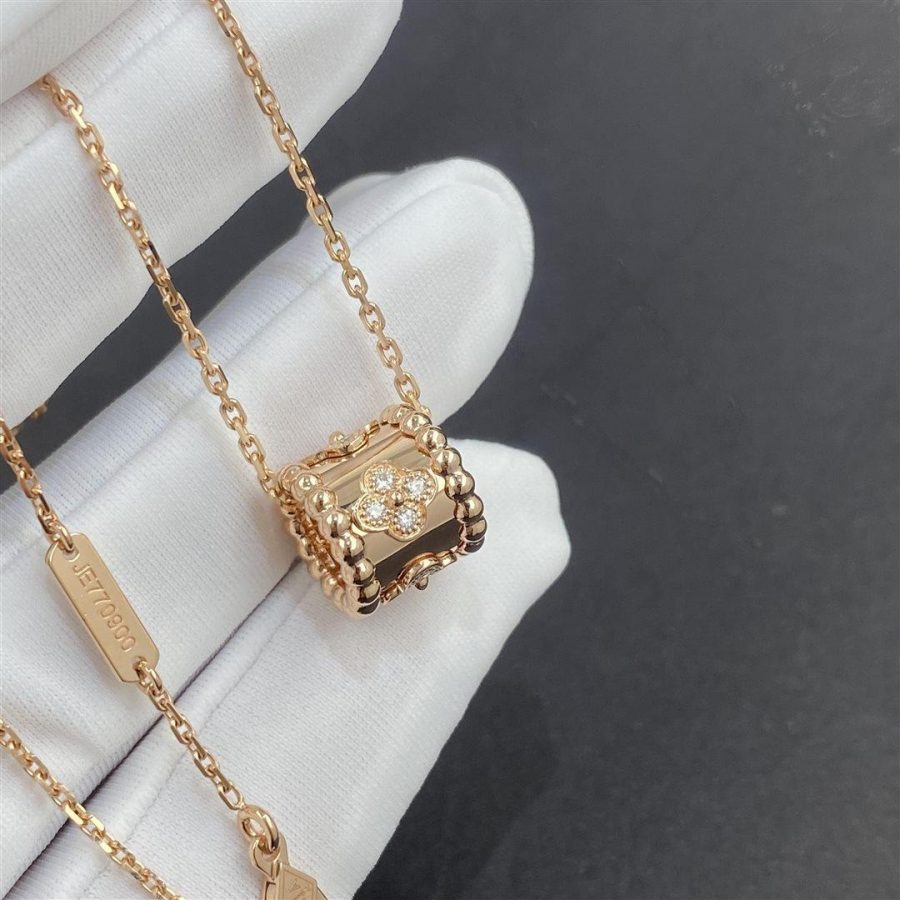 Van Cleef & Arpels Perlée clovers pendant Rose gold, Diamond VCARO2EE00