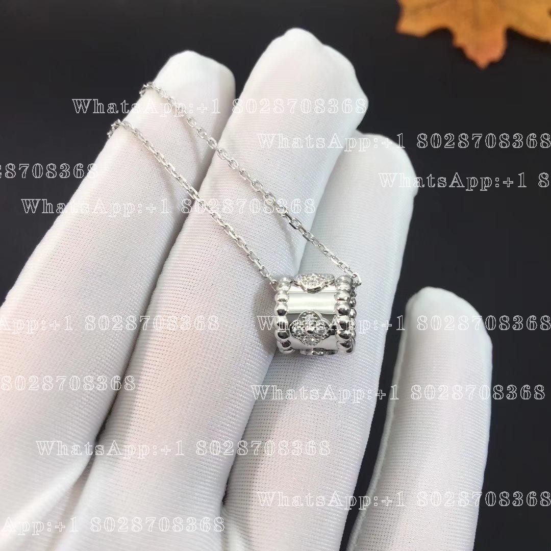 Van Cleef & Arpels Perlée clovers pendant White gold, Diamond VCARO2EF00