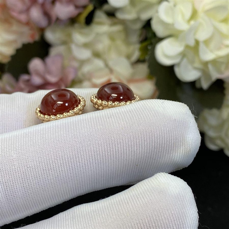 van-cleef-arpels-perlee-couleurs-earrings-rose-gold-carnelian-vcarp4e000