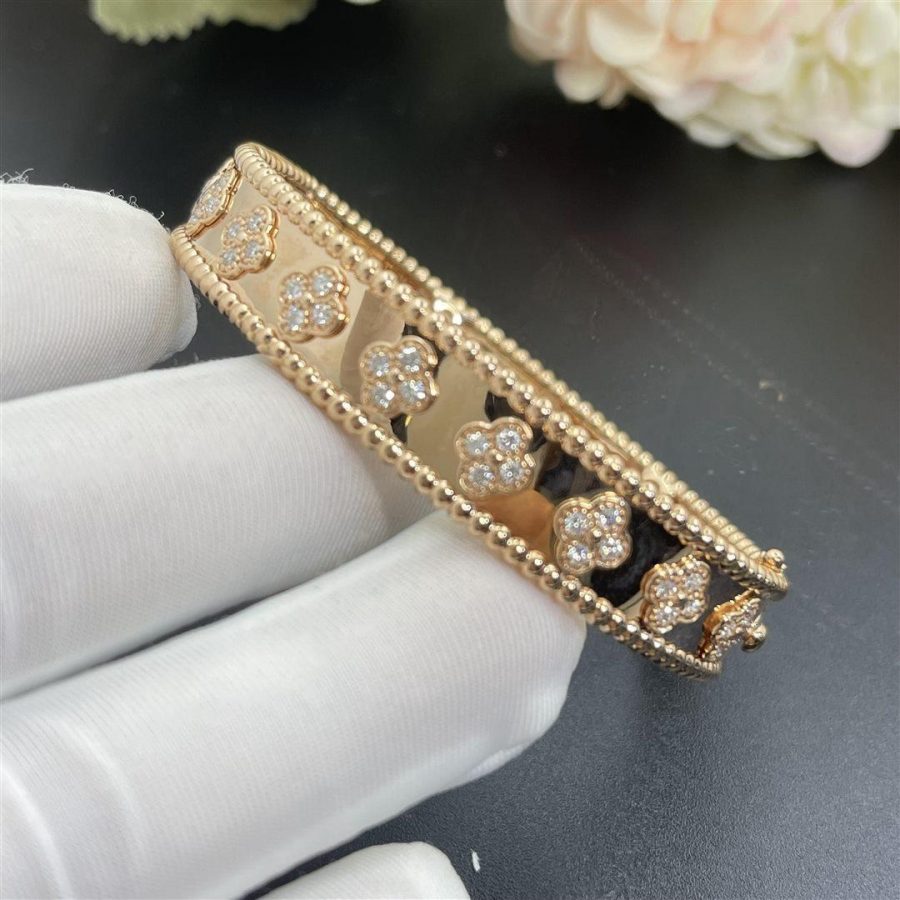 Van Cleef & Arpels Perlée clovers bracelet, Rose gold, Diamond VCARO25N00