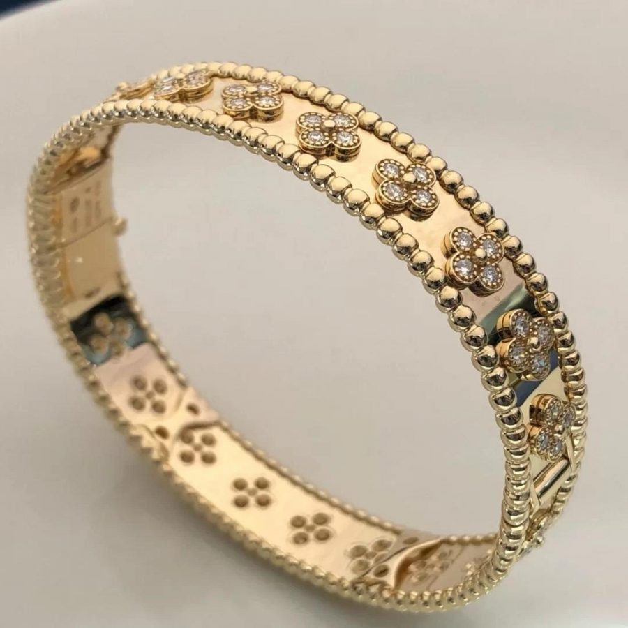 Van Cleef & Arpels Perlée clovers bracelet, Yellow gold, Diamond VCARO56300