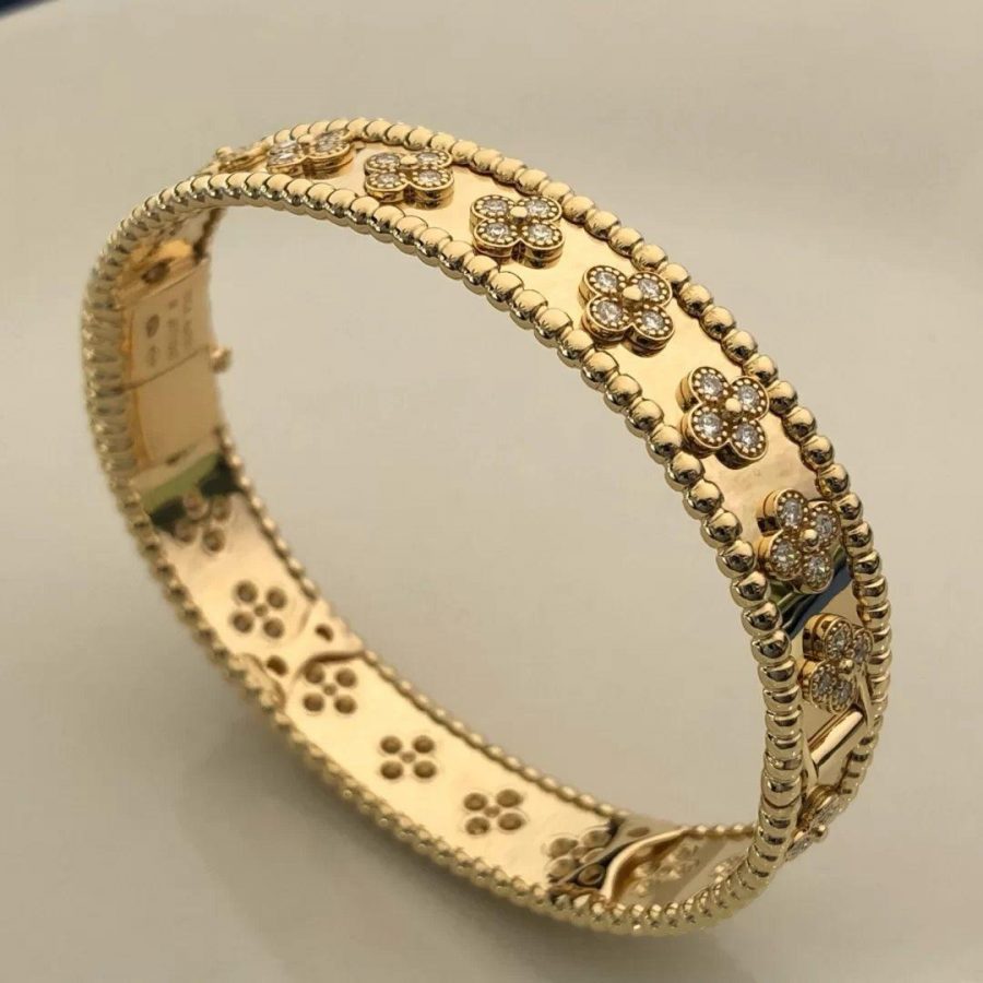 Van Cleef & Arpels Perlée clovers bracelet, Yellow gold, Diamond VCARO56300