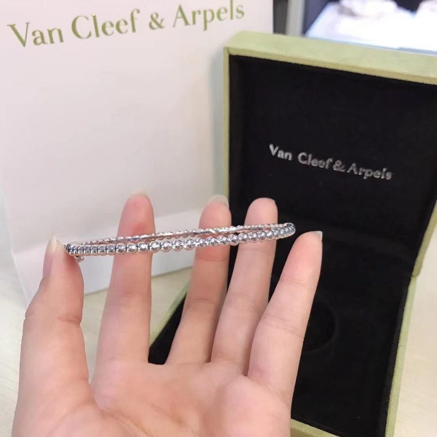 Van Cleef & Arpels Perlée pearls of gold bracelet, White gold VCARO7A900