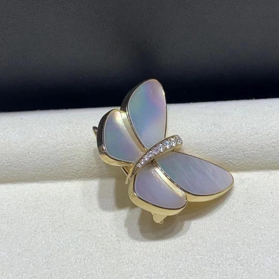 Van Cleef & Arpels Butterfly Clip Yellow gold, Diamond, Mother-of-pearl VCARA64100