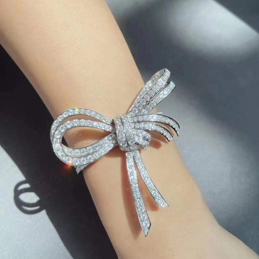 Van Cleef & Arpels Couture Noeud diamond bracelet white gold