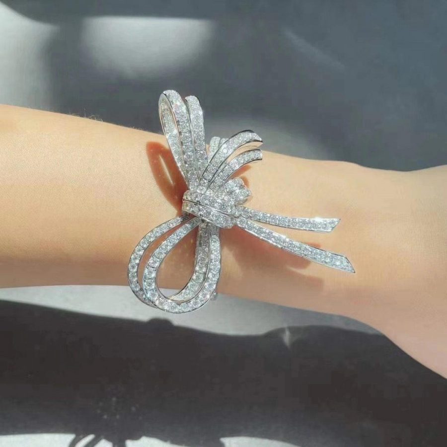 Van Cleef & Arpels Couture Noeud diamond bracelet white gold