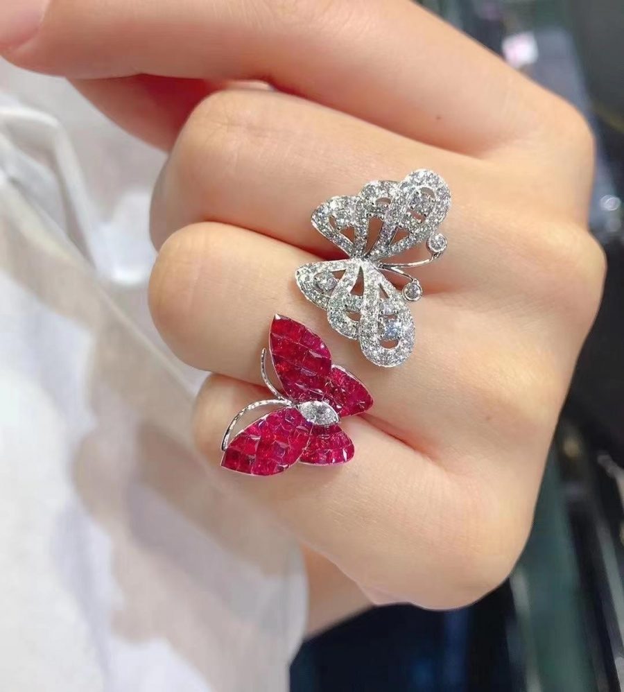 Van Cleef & Arpels Flying Butterfly between the finger ring Mystery-Set Ruby Two Flying Butterfly VCARF27100