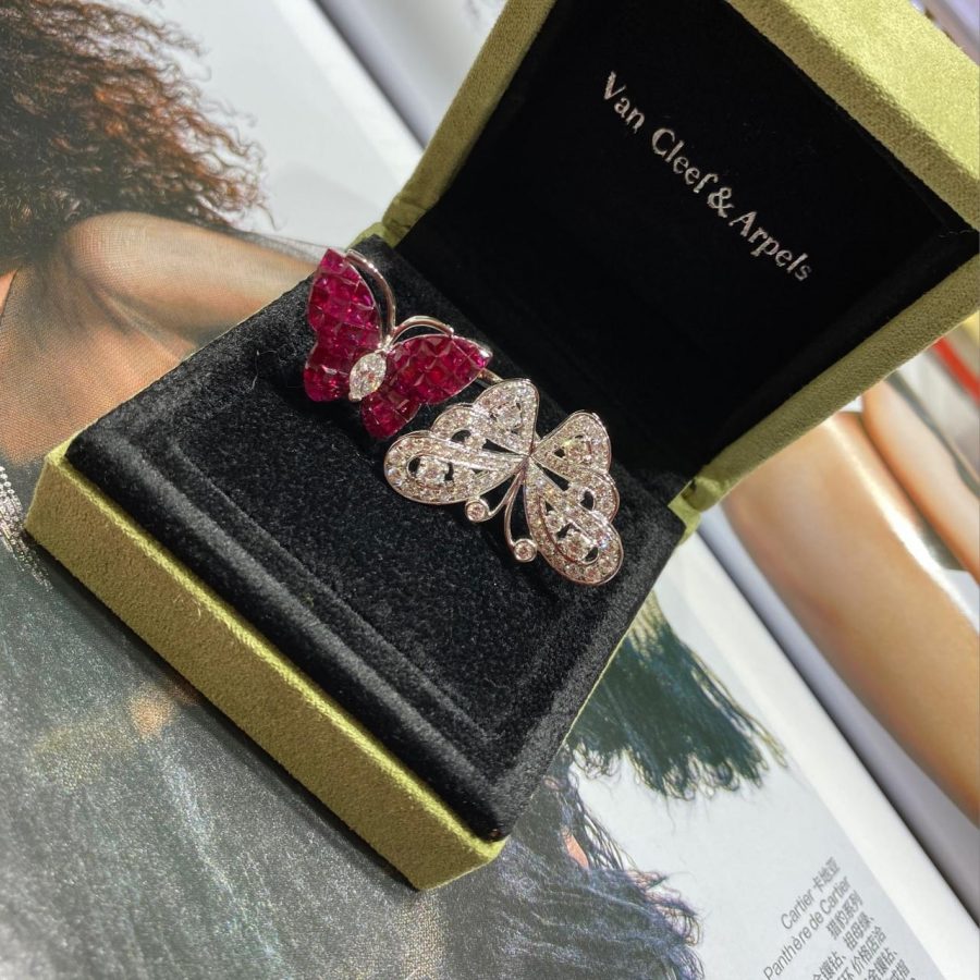 Van Cleef & Arpels Flying Butterfly between the finger ring Mystery-Set Ruby Two Flying Butterfly VCARF27100