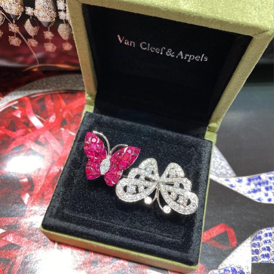 Van Cleef & Arpels Flying Butterfly between the finger ring Mystery-Set Ruby Two Flying Butterfly VCARF27100