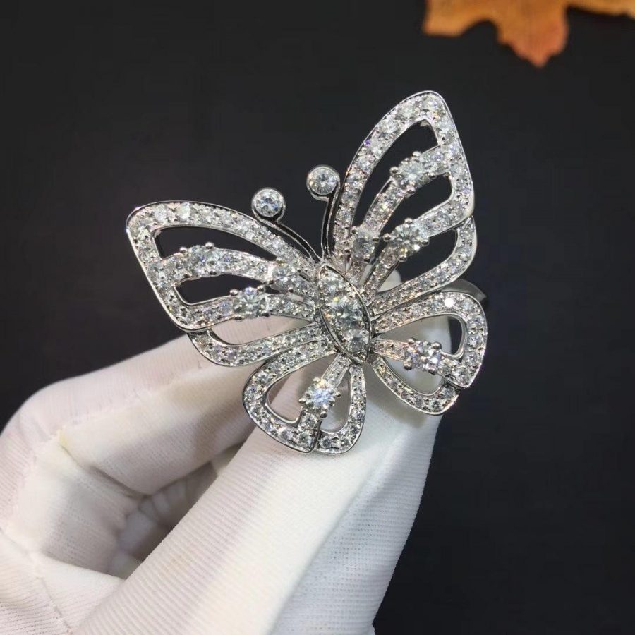 Van Cleef & Arpels Flying Butterfly Between the Finger ring White gold, Diamond VCARA13500