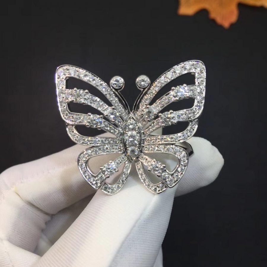 Van Cleef & Arpels Flying Butterfly Between the Finger ring White gold, Diamond VCARA13500