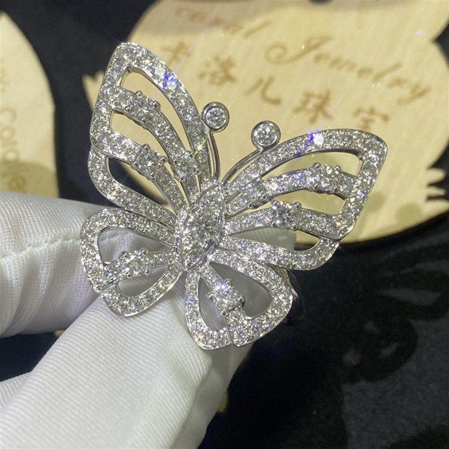 Van Cleef & Arpels Flying Butterfly Between the Finger ring White gold, Diamond VCARA13500