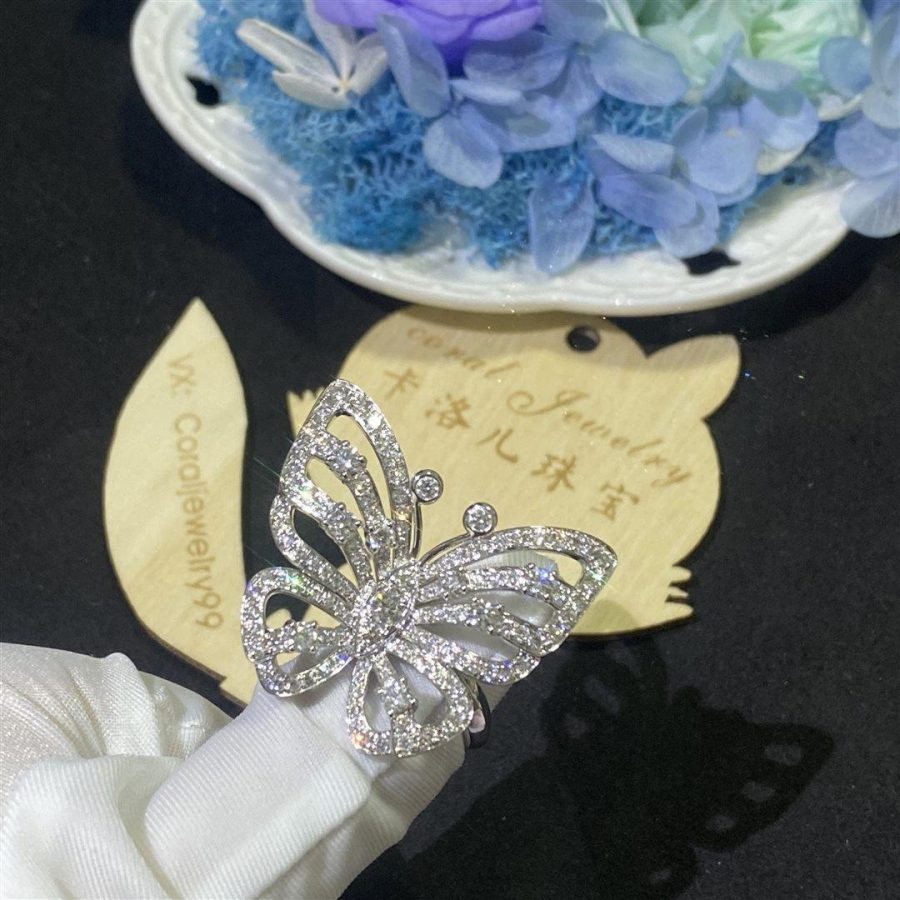 Van Cleef & Arpels Flying Butterfly Between the Finger ring White gold, Diamond VCARA13500