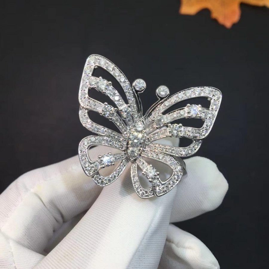 Van Cleef & Arpels Flying Butterfly Between the Finger ring White gold, Diamond VCARA13500