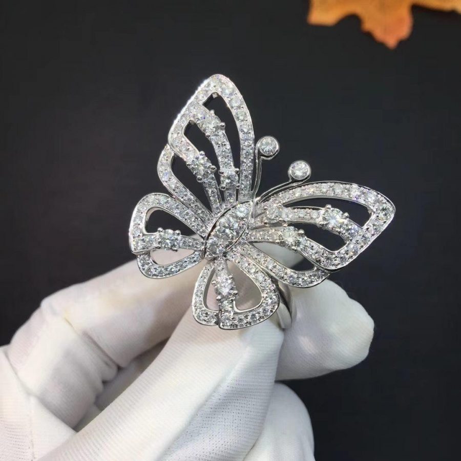 Van Cleef & Arpels Flying Butterfly Between the Finger ring White gold, Diamond VCARA13500