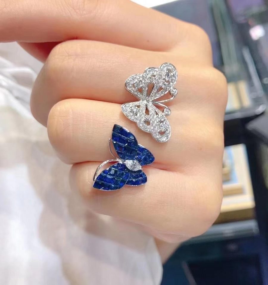 Van Cleef & Arpels Flying Butterfly Between the Finger Ring, White gold, Mystery Set sapphires VCARF27200